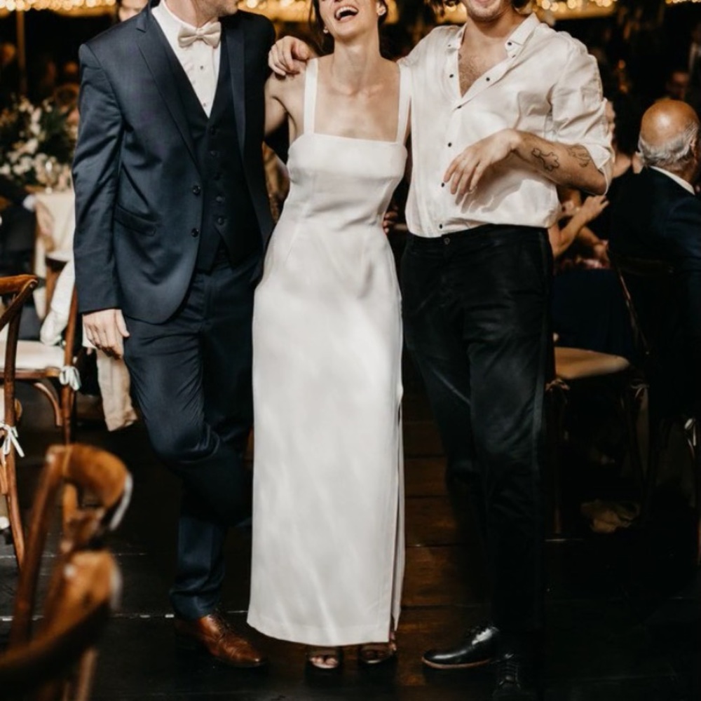 Beautiful dress, low back and slit at knee